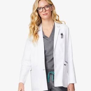 FIGS Bellevue Short Lab Coat. New without tags
